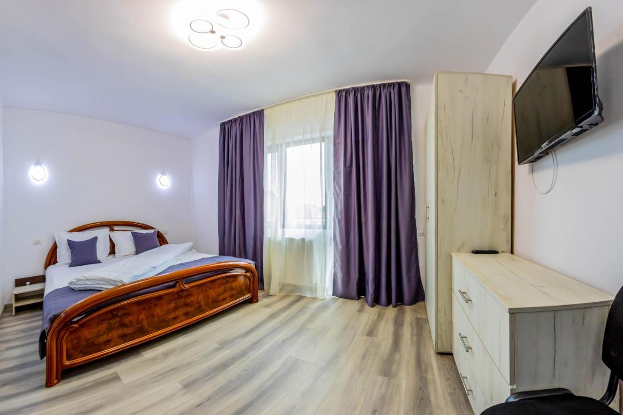 Pensiunea D & Ylan Hotel Novaci-Străini Exterior foto