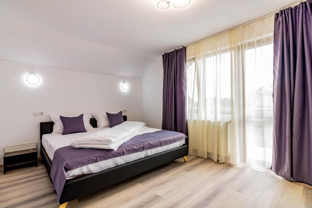 Pensiunea D & Ylan Hotel Novaci-Străini Exterior foto
